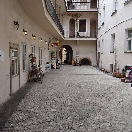 Apartments Tynska 7 Прага Экстерьер фото