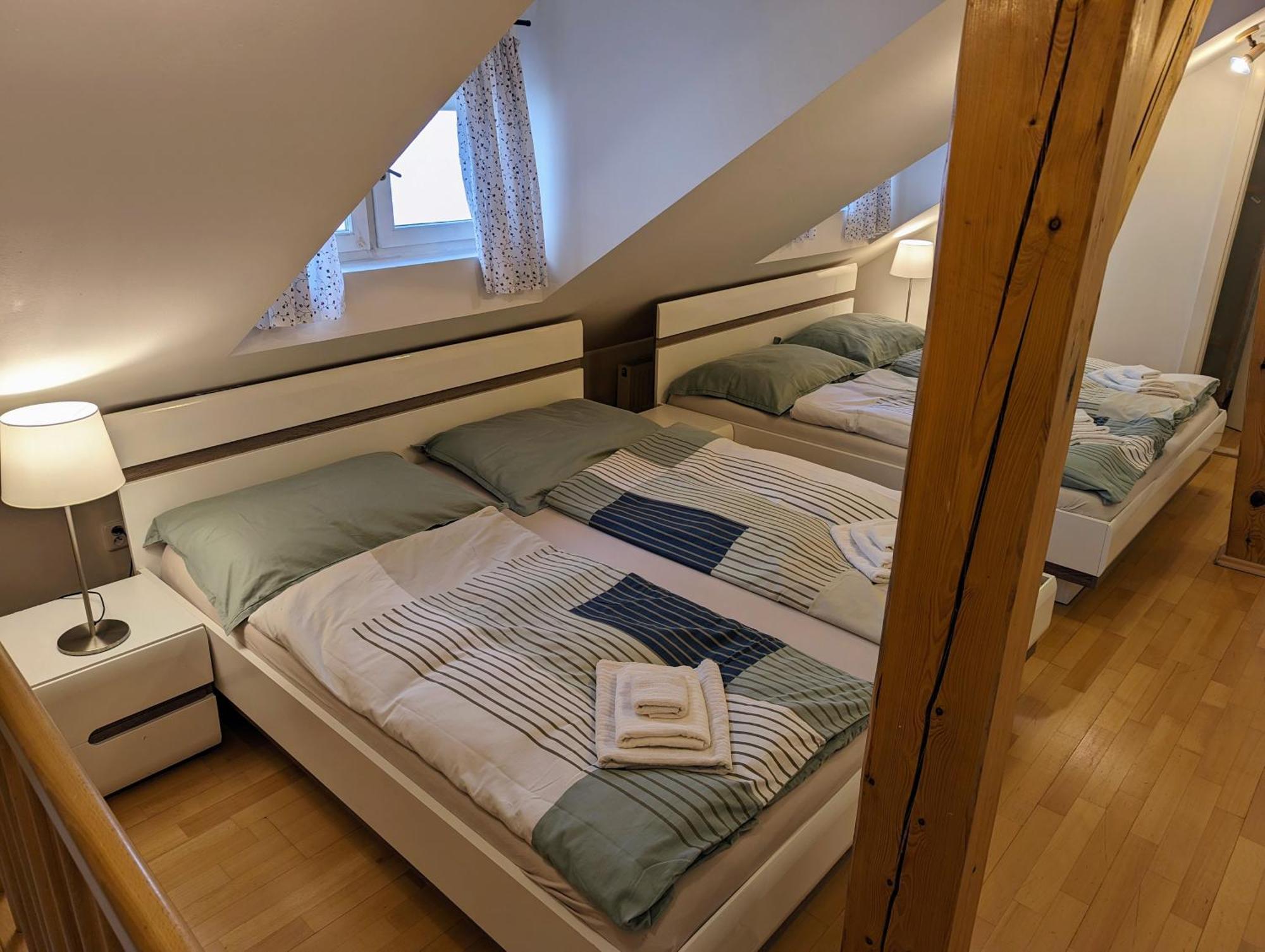 Apartments Tynska 7 Прага Экстерьер фото