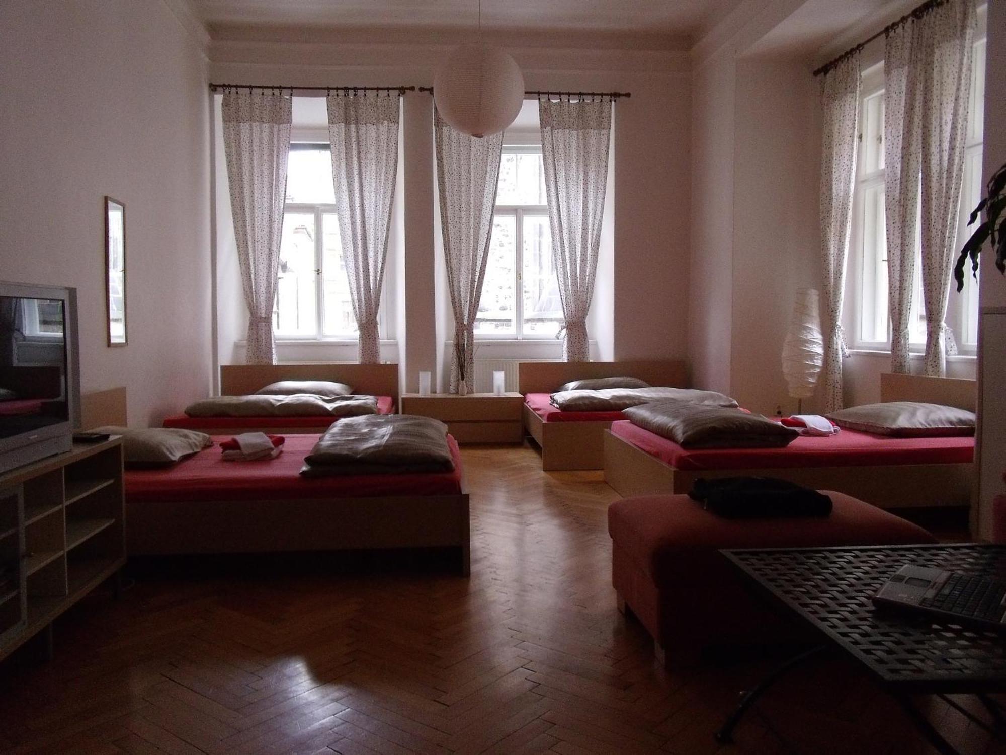 Apartments Tynska 7 Прага Экстерьер фото