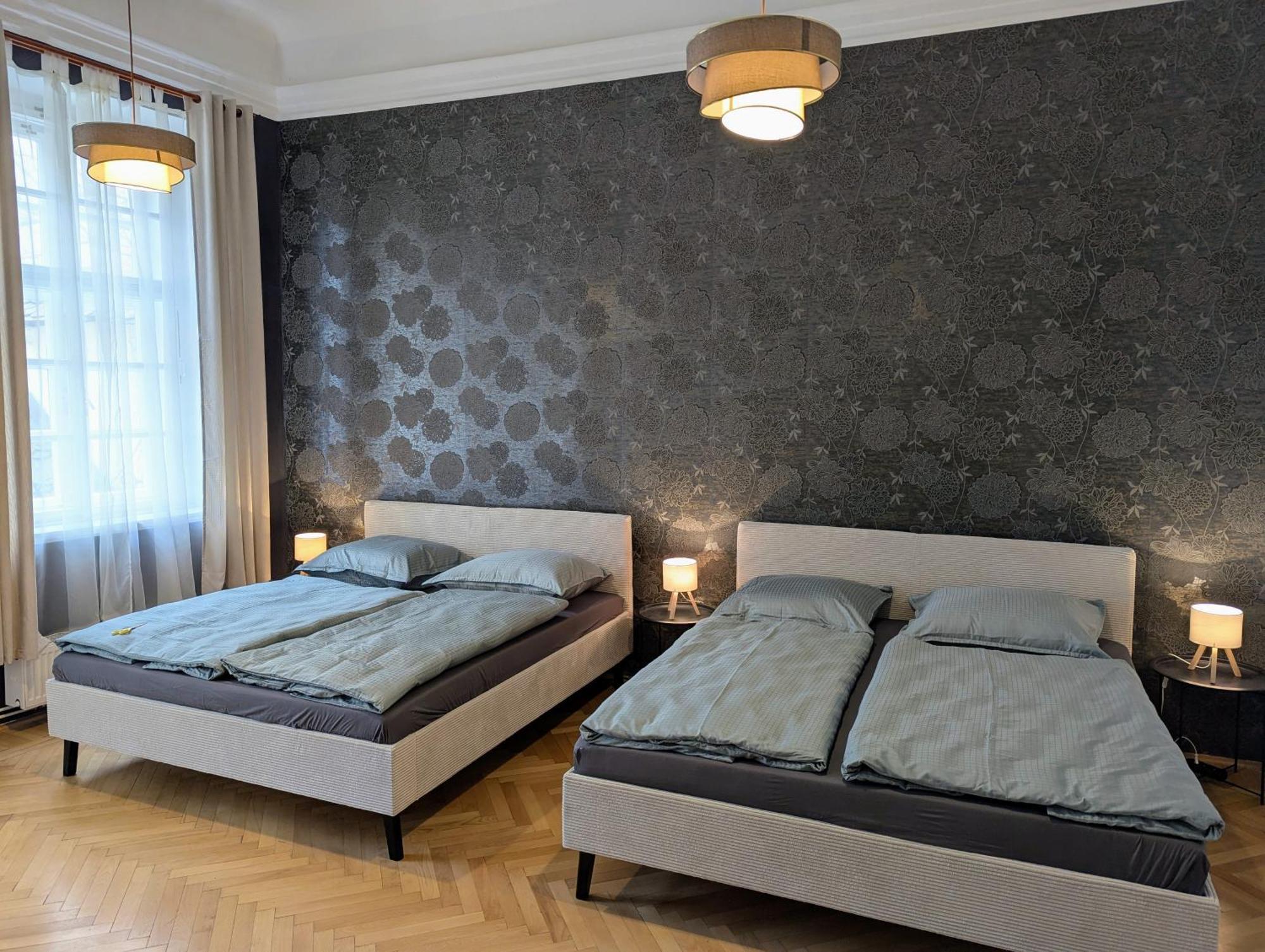 Apartments Tynska 7 Прага Экстерьер фото