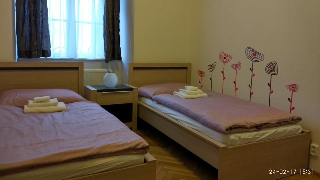 Apartments Tynska 7 Прага Экстерьер фото