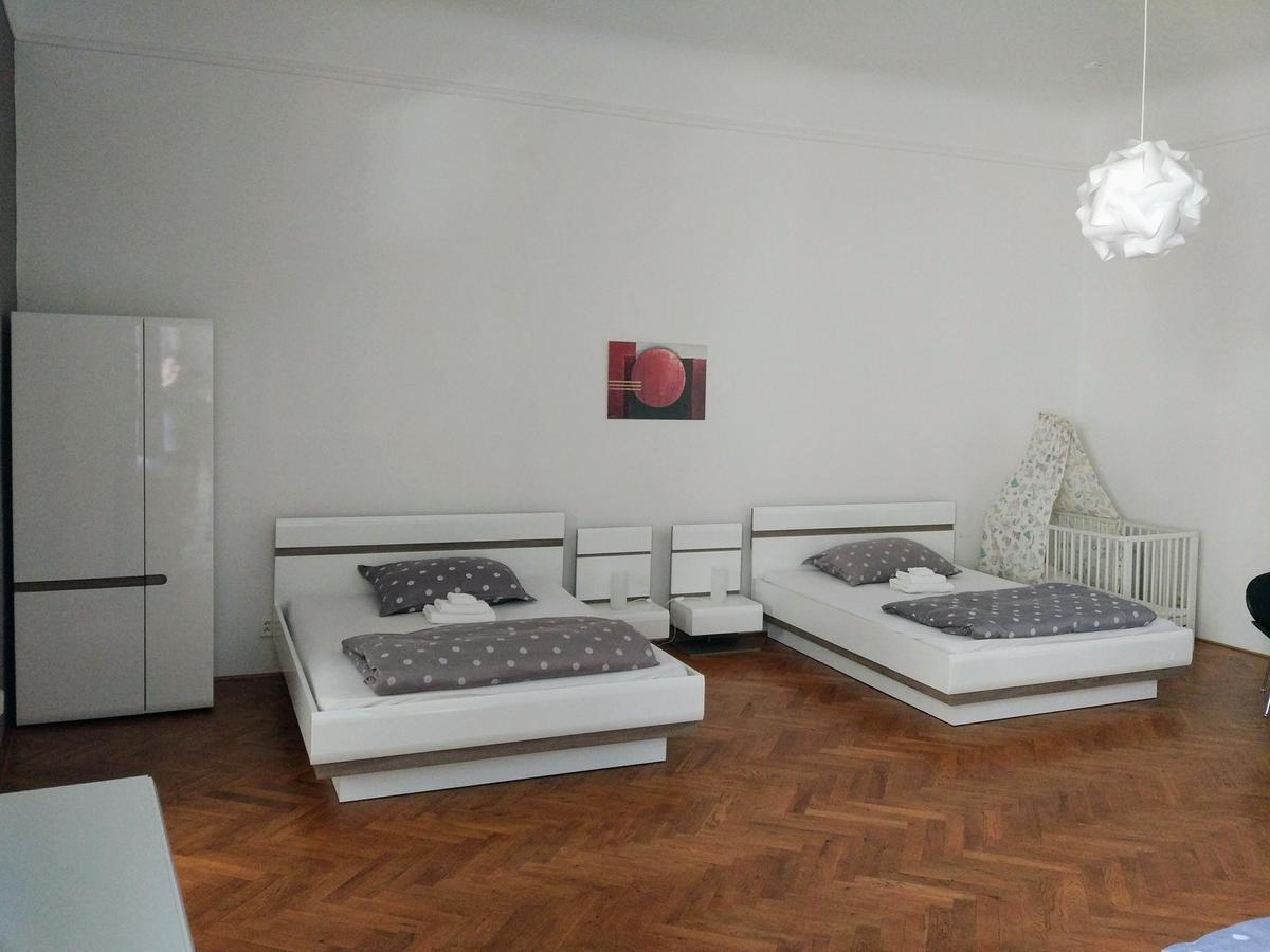Apartments Tynska 7 Прага Экстерьер фото