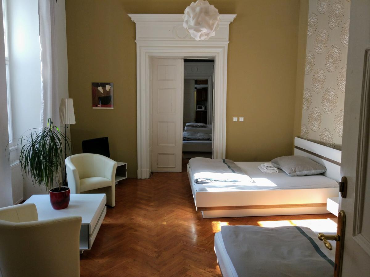 Apartments Tynska 7 Прага Экстерьер фото