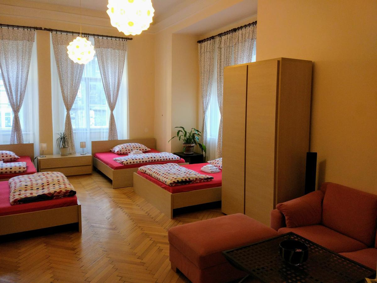 Apartments Tynska 7 Прага Экстерьер фото