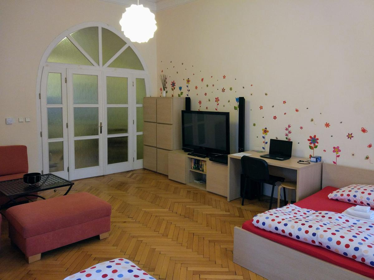 Apartments Tynska 7 Прага Экстерьер фото