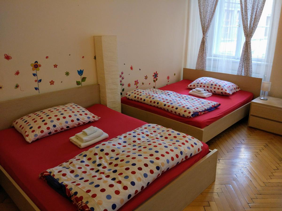Apartments Tynska 7 Прага Экстерьер фото