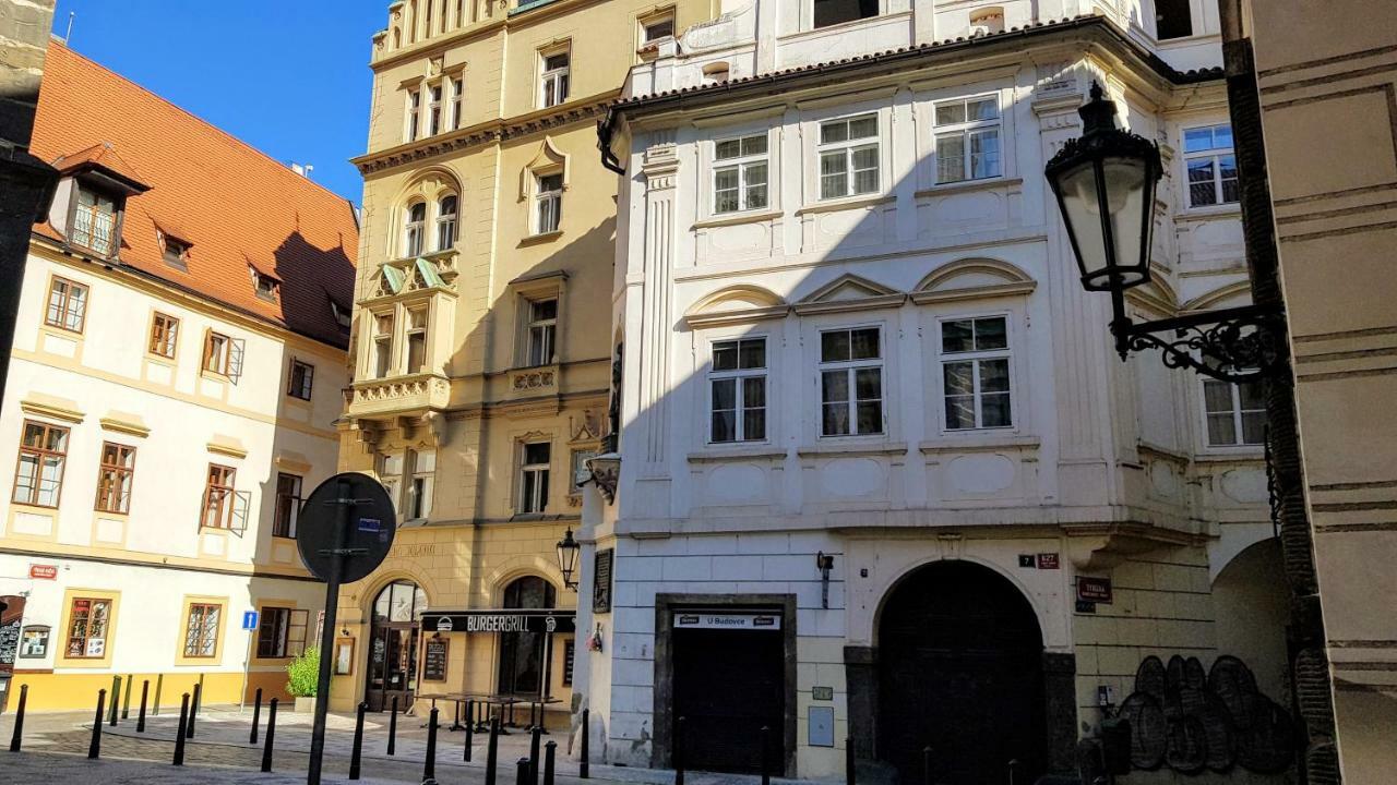Apartments Tynska 7 Прага Экстерьер фото